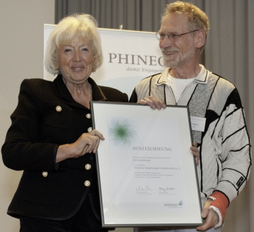 Renate Schmidt(ehemalige FSFJ-Bundesministerin und langjhrige Schirmherrin der DAlzG bei der bergabe der Auszeichnung an den Initiator des AlzheimerForums, Jochen Wagner)